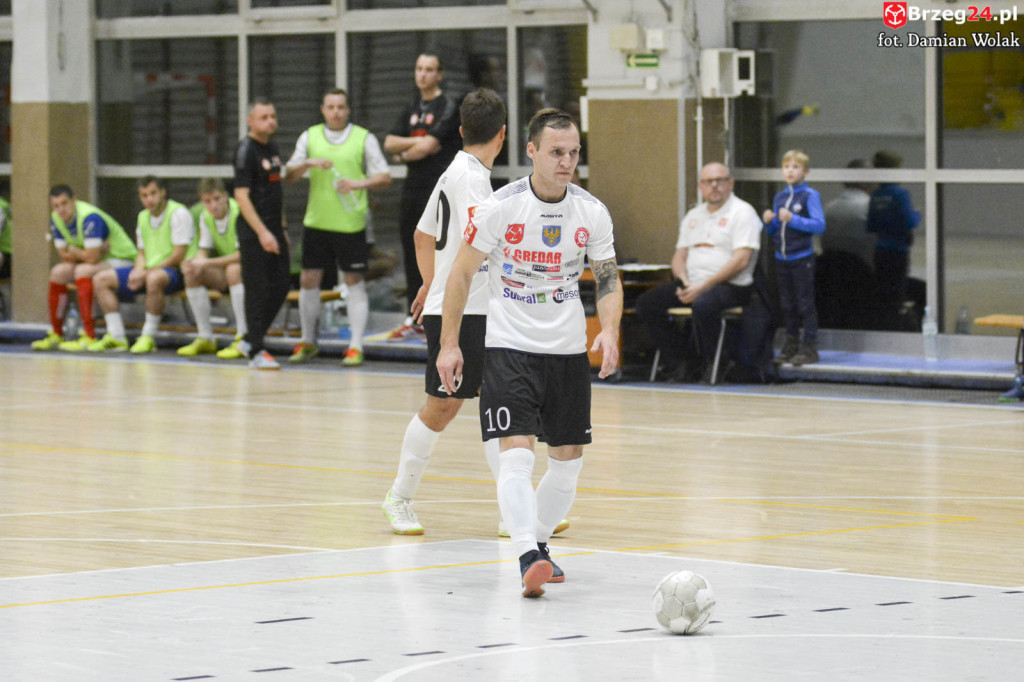 Gredar przegrał z liderem - GKS Tychy