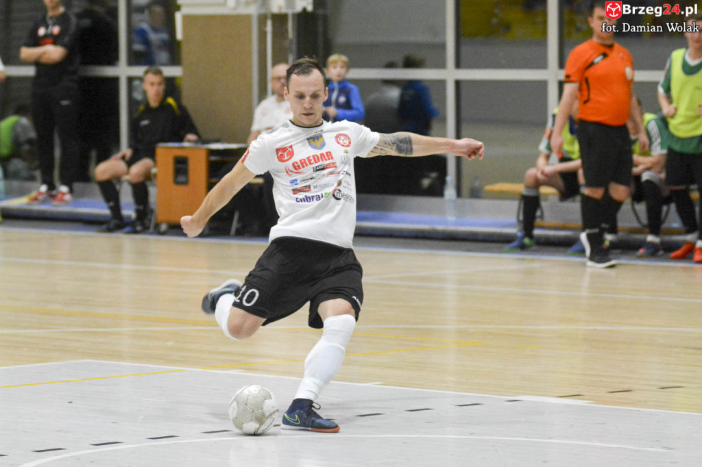 Gredar przegrał z liderem - GKS Tychy