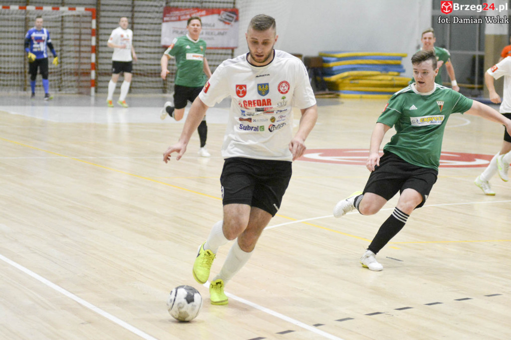 Gredar przegrał z liderem - GKS Tychy