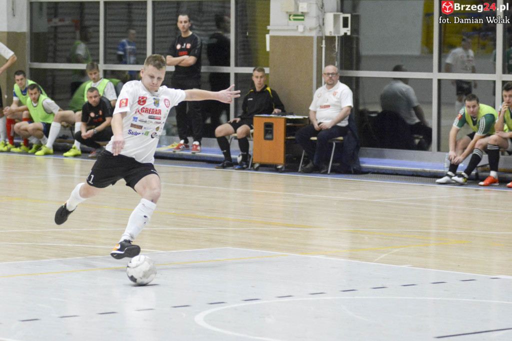 Gredar przegrał z liderem - GKS Tychy