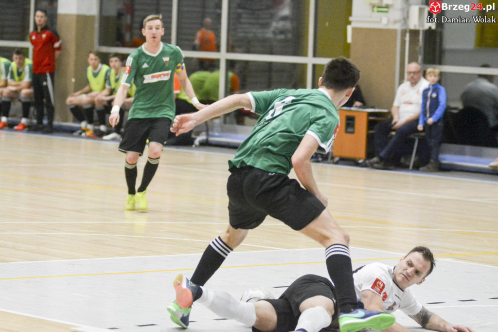 Gredar przegrał z liderem - GKS Tychy