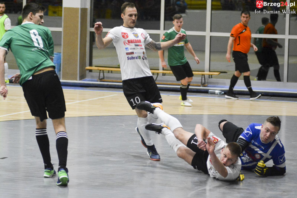 Gredar przegrał z liderem - GKS Tychy