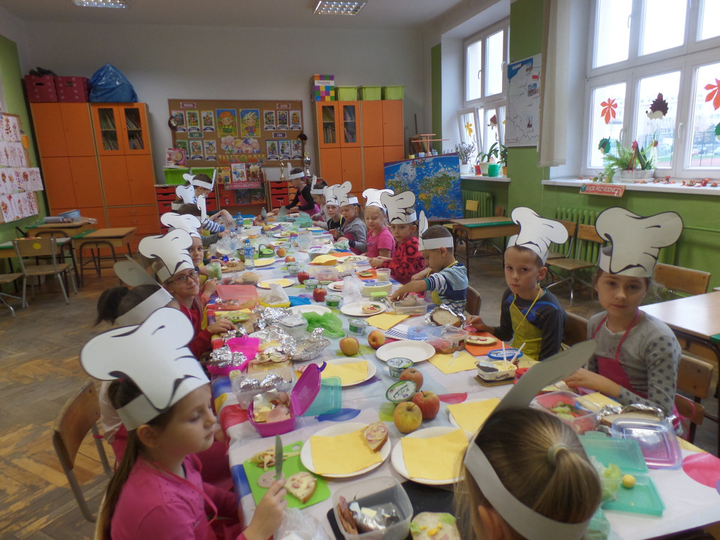 Dzień Zdrowego Śniadania w PSP w Lewinie Brzeskim