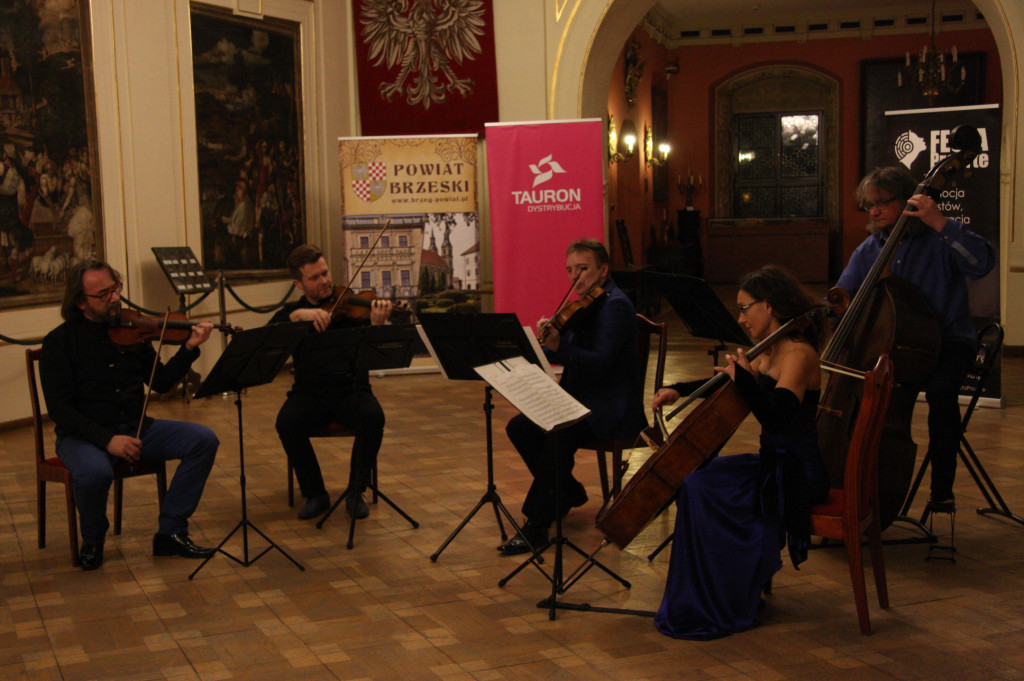 BaRockowe święta, czyli na smyczki w zamkowych salach