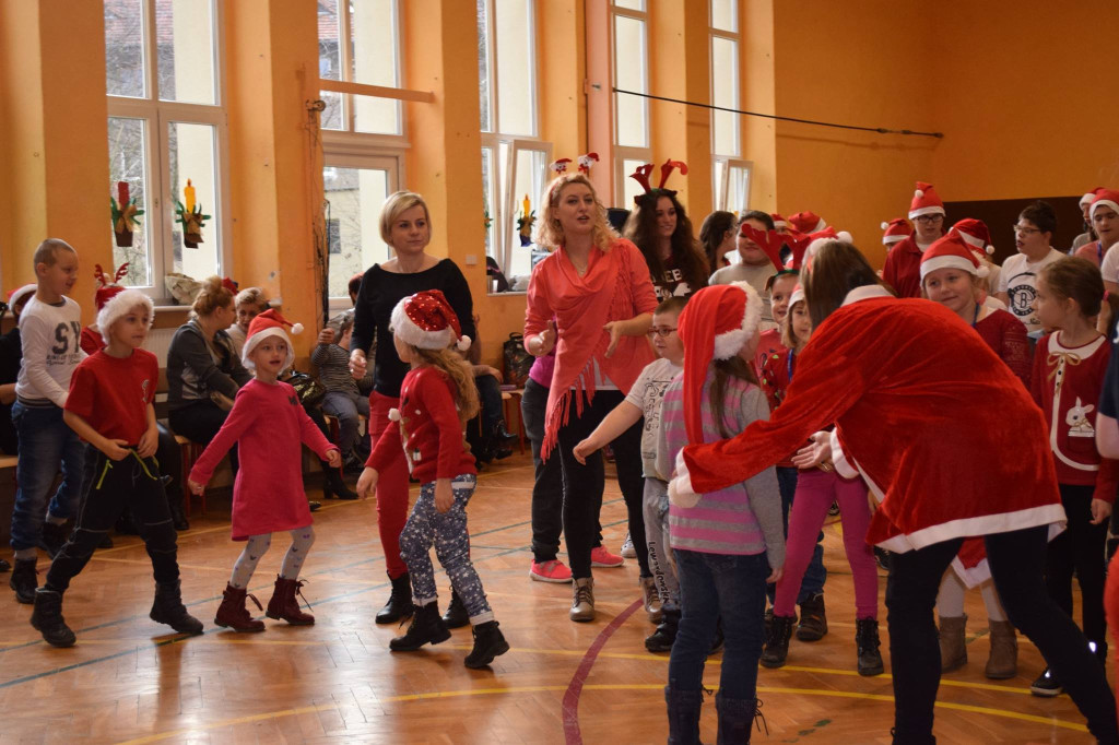 Integracyjna zabawa mikołajkowa