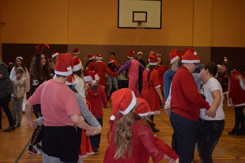 Integracyjna zabawa mikołajkowa