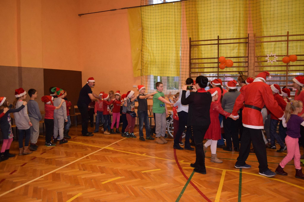 Integracyjna zabawa mikołajkowa