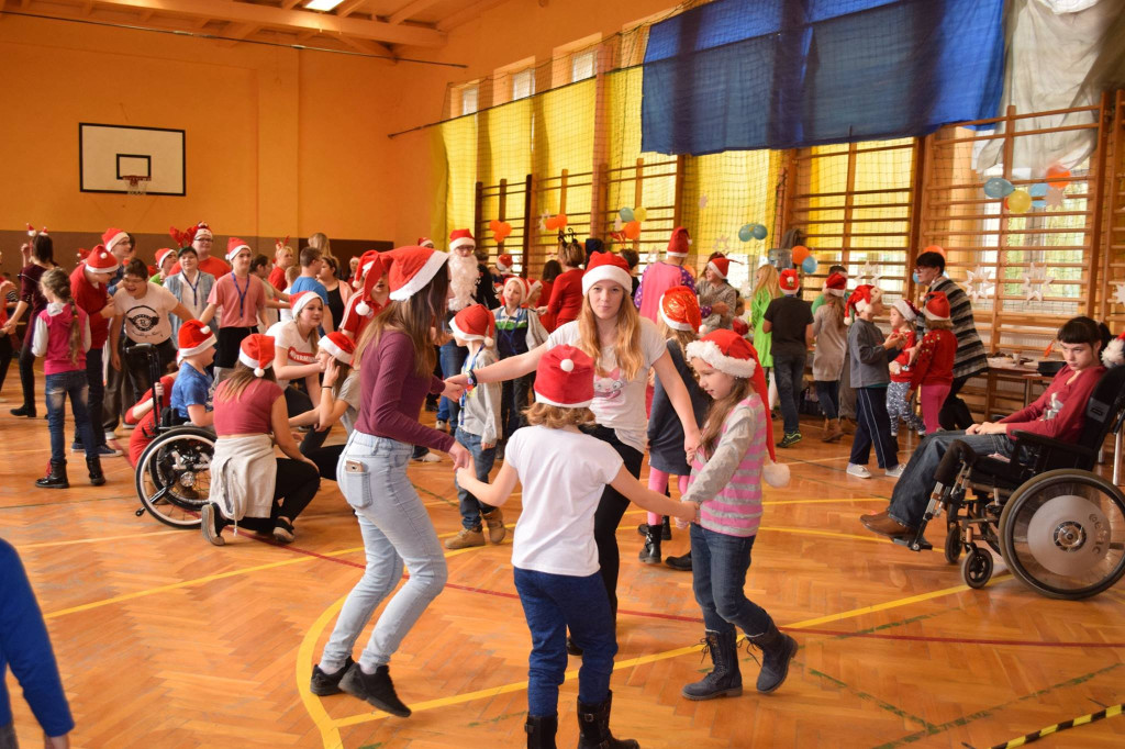 Integracyjna zabawa mikołajkowa