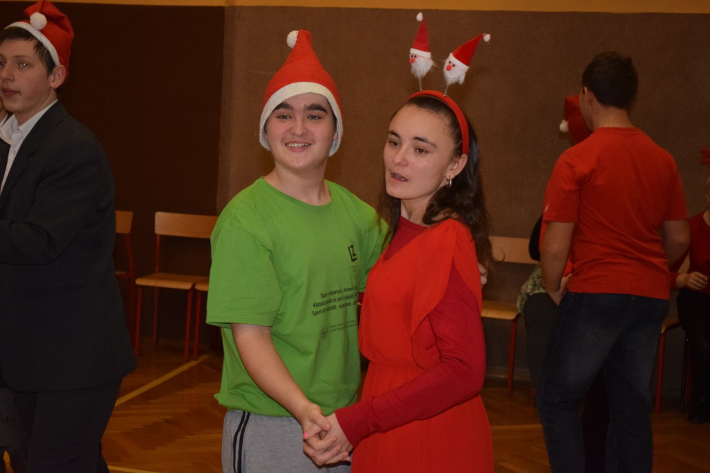 Integracyjna zabawa mikołajkowa