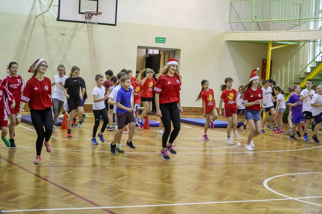 Mikołajki na sportowo w I LO w Brzegu