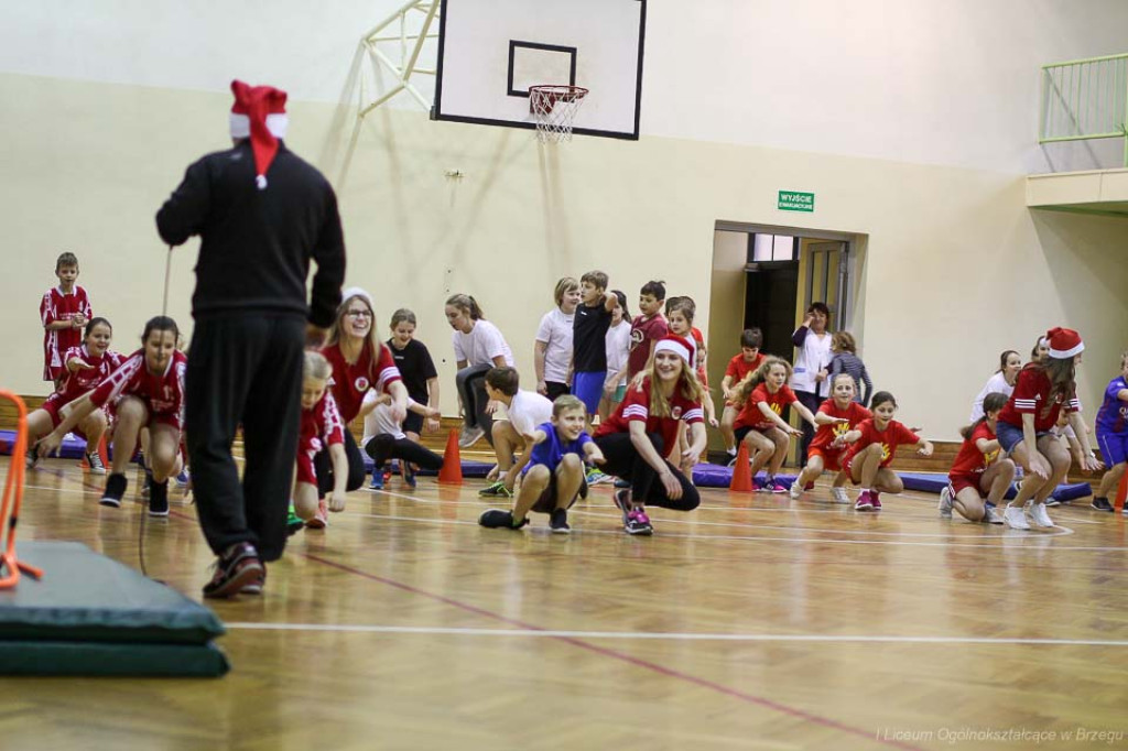 Mikołajki na sportowo w I LO w Brzegu