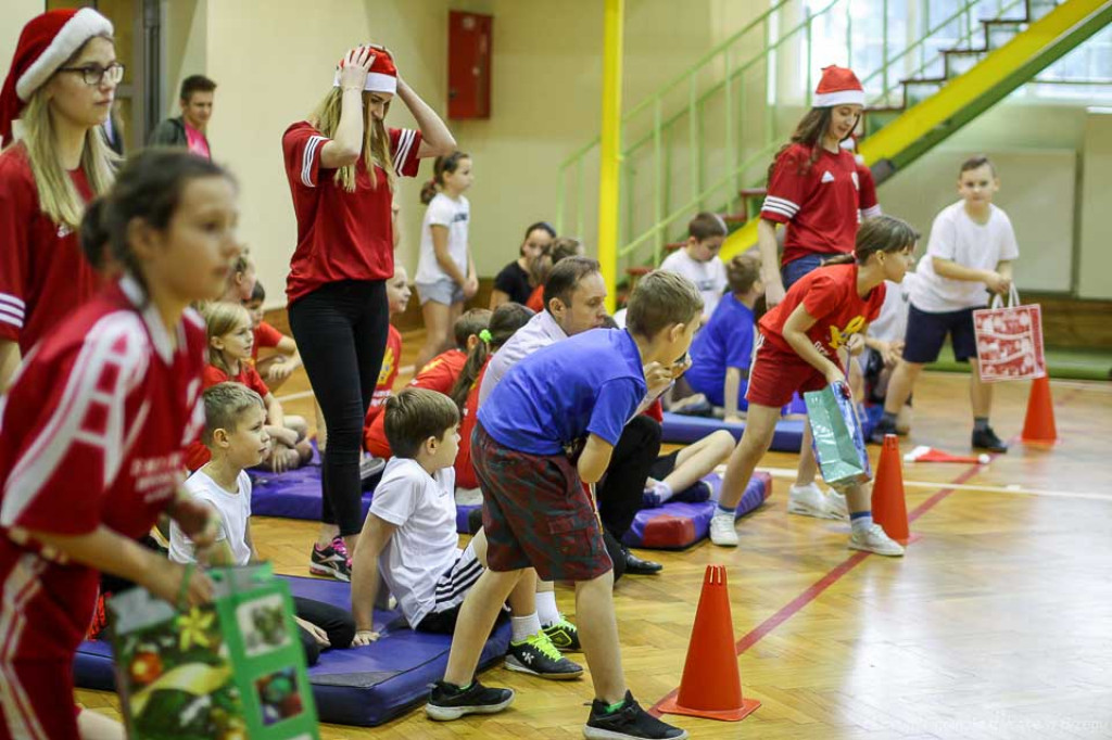 Mikołajki na sportowo w I LO w Brzegu