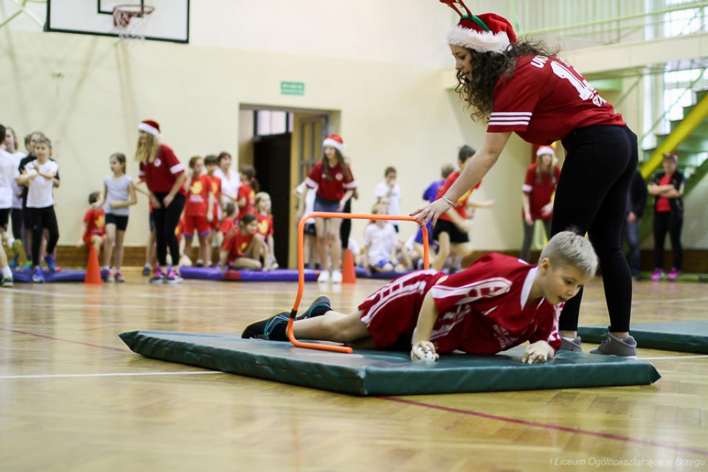 Mikołajki na sportowo w I LO w Brzegu