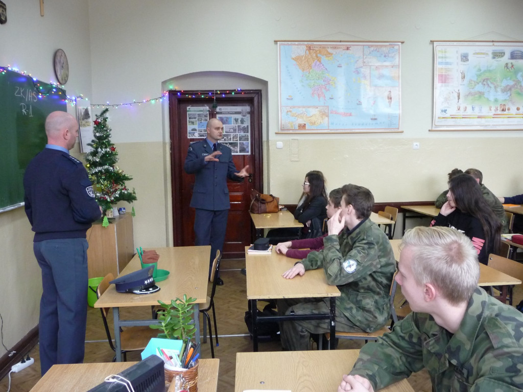 Perspektywy pracy w służbach mundurowych