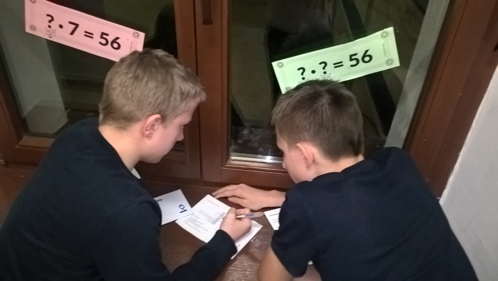 Wieczór z matematyką w Publicznej Szkole Podstawowej w Lewinie Brzeskim