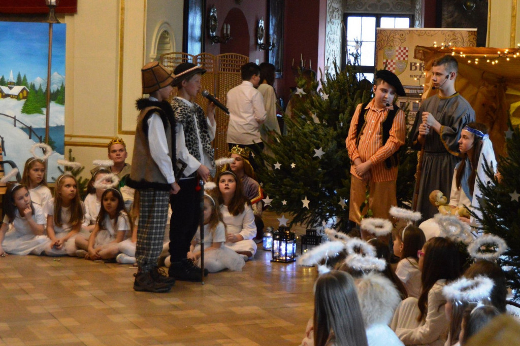 Jasełka na Zamku Piastów Śląskich w wykonaniu uczniów PSP nr 1