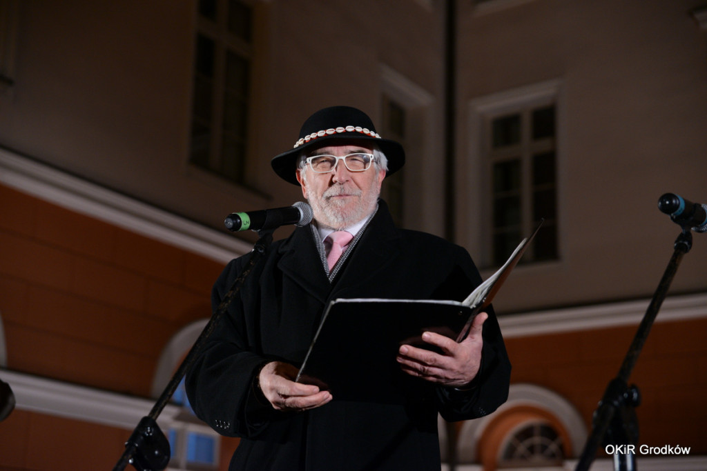 Wspólne kolędowanie pod ratuszem w Grodkowie [fotorelacja]