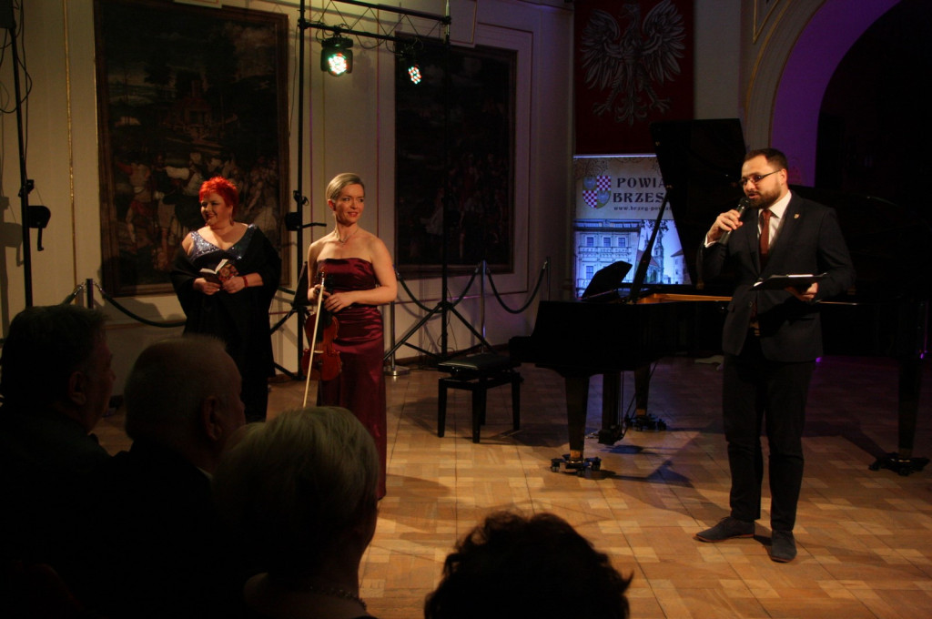 Koncert Noworoczny w zamkowych salach. Z szampanem, toastem i życzeniami