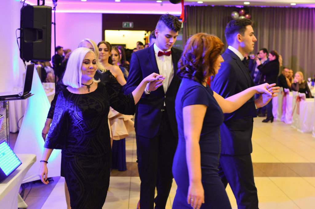Studniówki 2018: Bal maturalny Zespołu Szkół Ekonomicznych w Brzegu [fotogaleria]