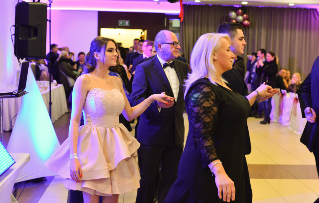 Studniówki 2018: Bal maturalny Zespołu Szkół Ekonomicznych w Brzegu [fotogaleria]