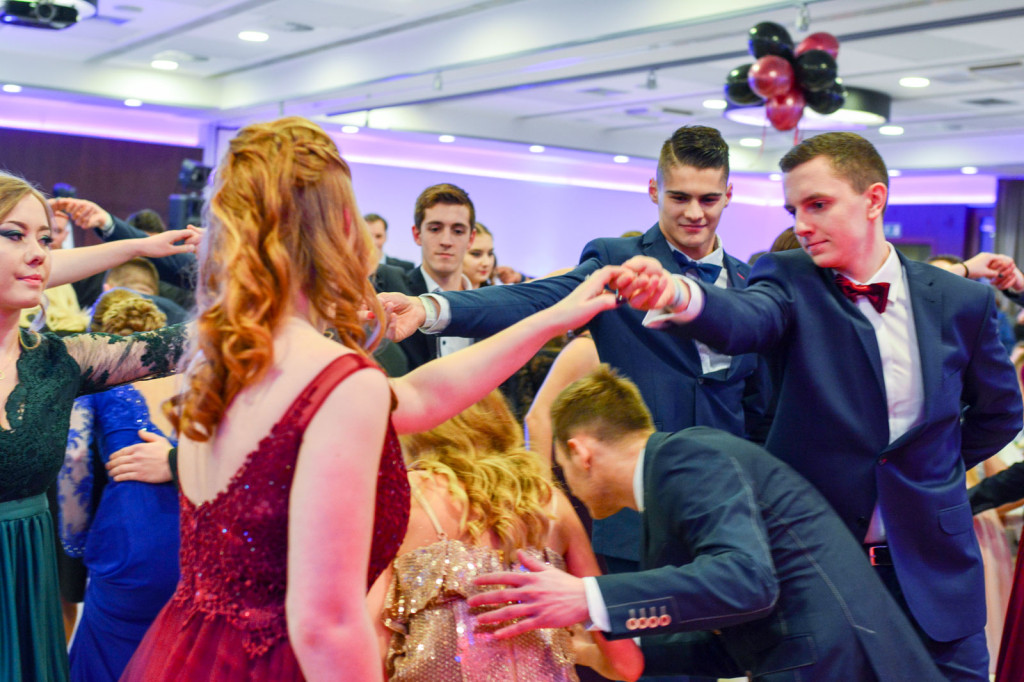 Studniówki 2018: Bal maturalny Zespołu Szkół Ekonomicznych w Brzegu [fotogaleria]