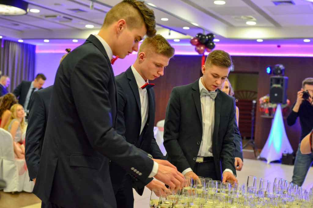 Studniówki 2018: Bal maturalny Zespołu Szkół Ekonomicznych w Brzegu [fotogaleria]