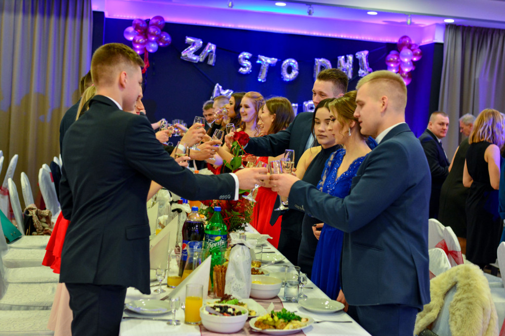 Studniówki 2018: Bal maturalny Zespołu Szkół Ekonomicznych w Brzegu [fotogaleria]