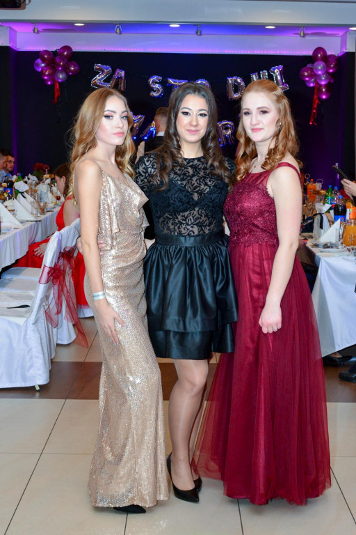 Studniówki 2018: Bal maturalny Zespołu Szkół Ekonomicznych w Brzegu [fotogaleria]