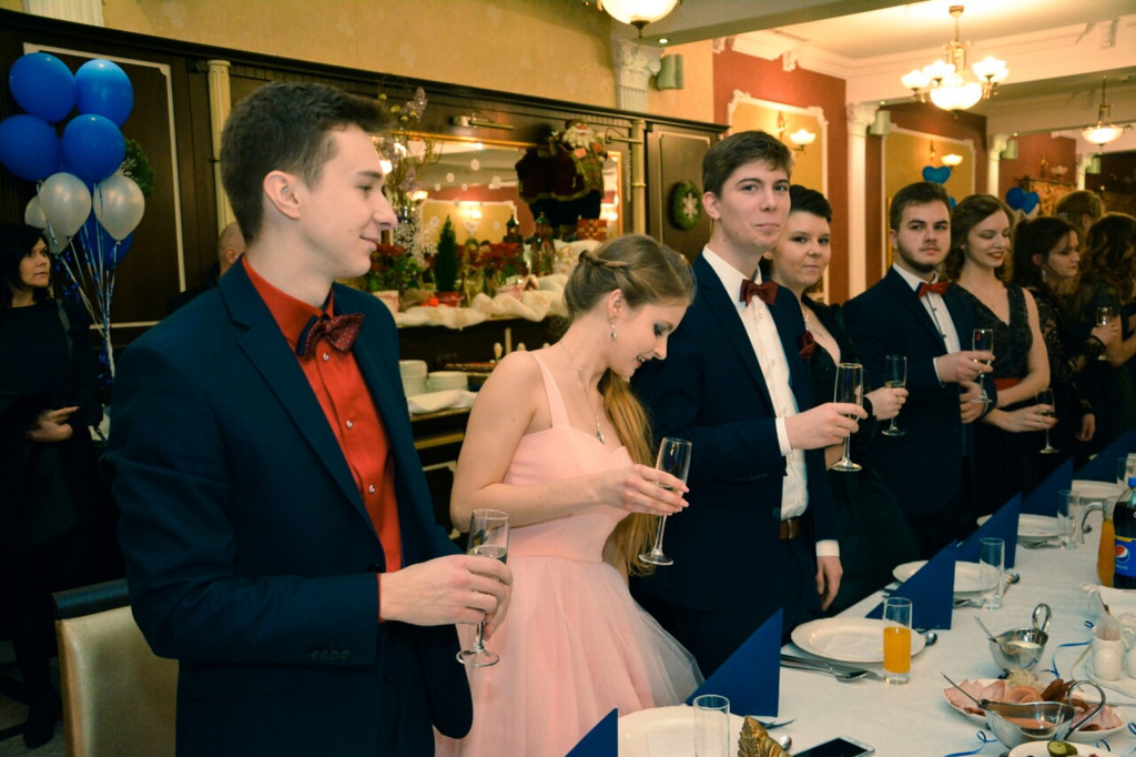 Studniówki 2018: Bal maturalny II Liceum Ogólnokształcącego w Brzegu [fotorelacja]