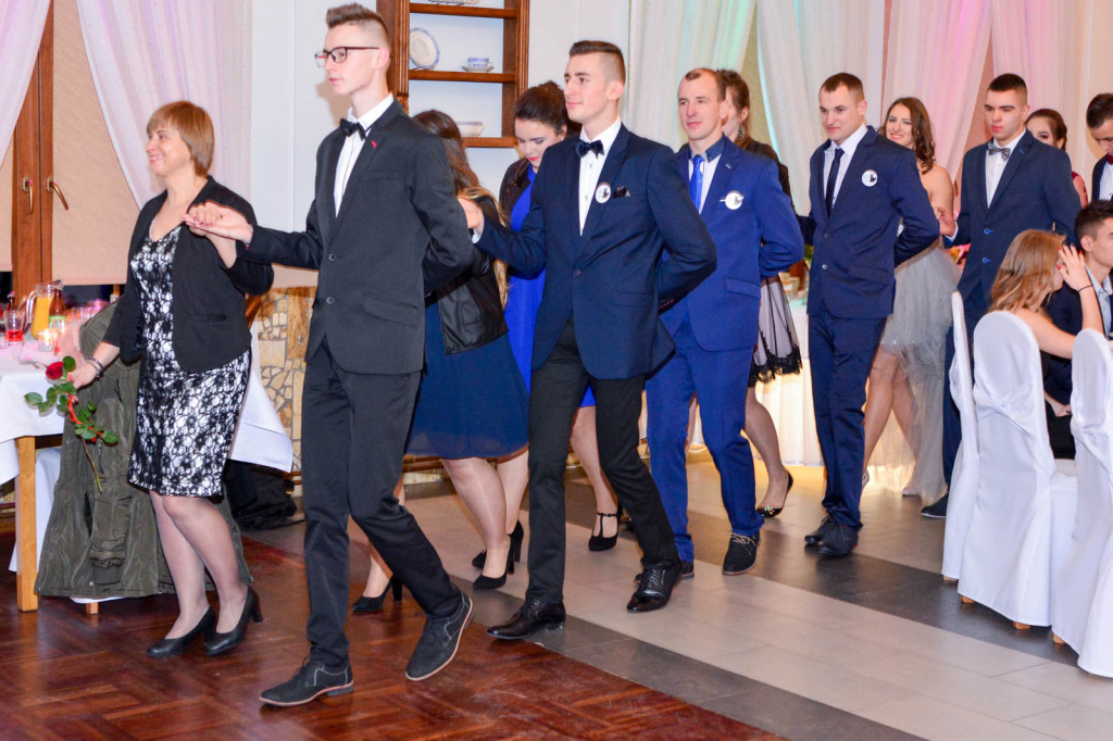 Studniówki 2018: Bal maturalny Zespół Szkół Centrum Kształcenia Praktycznego w Grodkowie [fotorelacja]