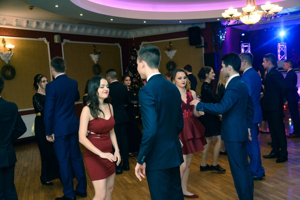 Studniówki 2018: Bal maturalny II Liceum Ogólnokształcącego w Brzegu [fotorelacja]