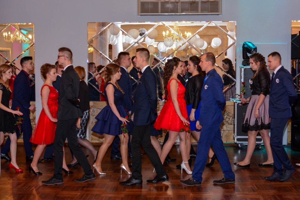 Studniówki 2018: Bal maturalny Zespół Szkół Centrum Kształcenia Praktycznego w Grodkowie [fotorelacja]