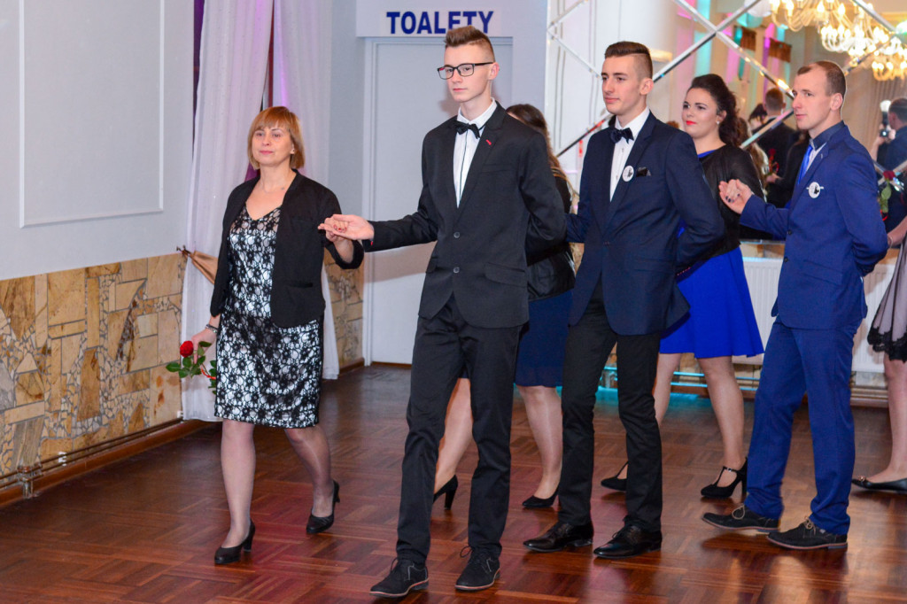 Studniówki 2018: Bal maturalny Zespół Szkół Centrum Kształcenia Praktycznego w Grodkowie [fotorelacja]