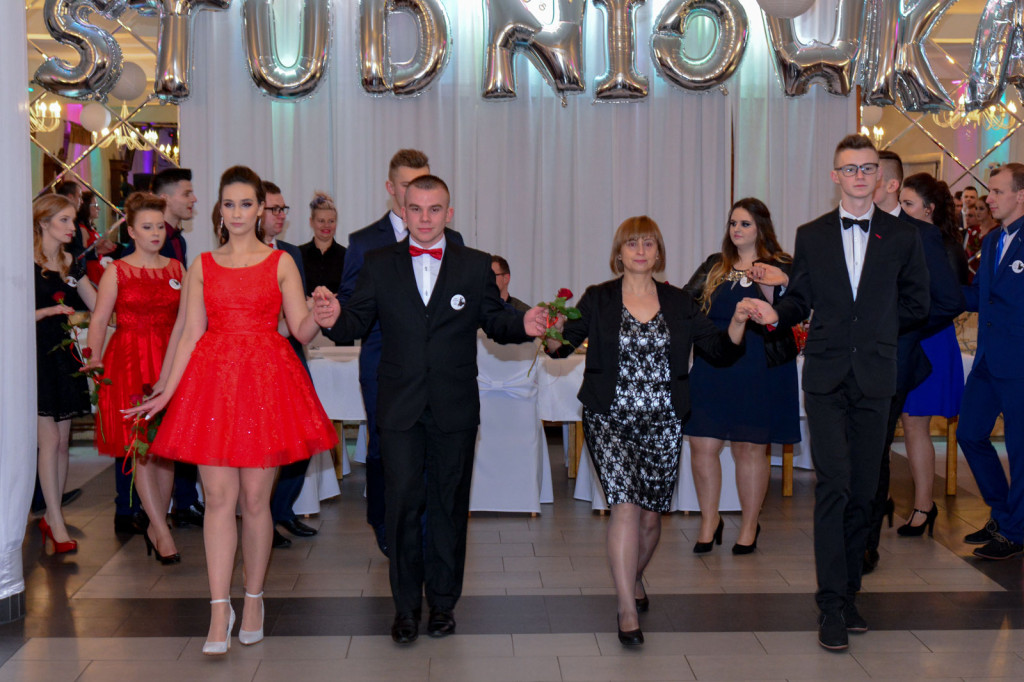 Studniówki 2018: Bal maturalny Zespół Szkół Centrum Kształcenia Praktycznego w Grodkowie [fotorelacja]