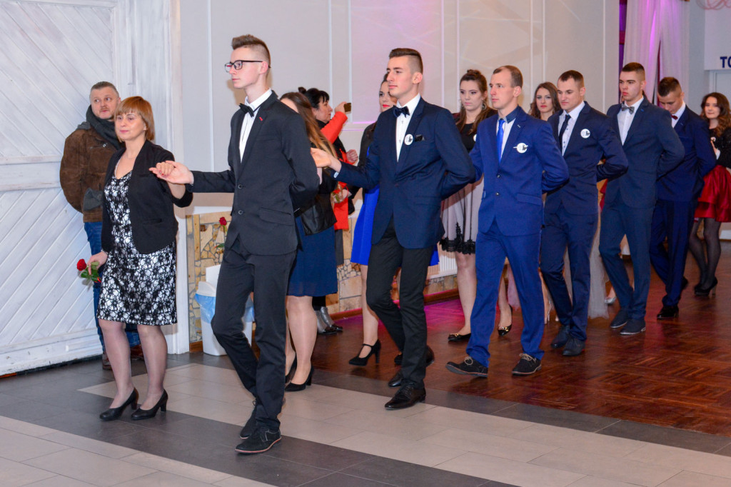 Studniówki 2018: Bal maturalny Zespół Szkół Centrum Kształcenia Praktycznego w Grodkowie [fotorelacja]