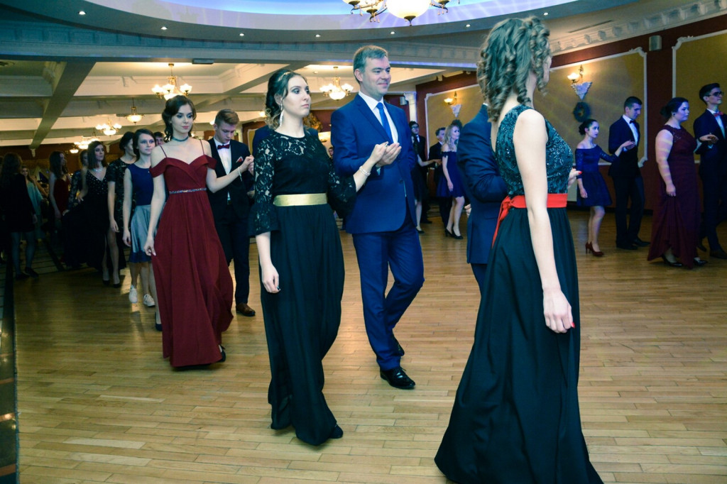 Studniówki 2018: Bal maturalny II Liceum Ogólnokształcącego w Brzegu [fotorelacja]