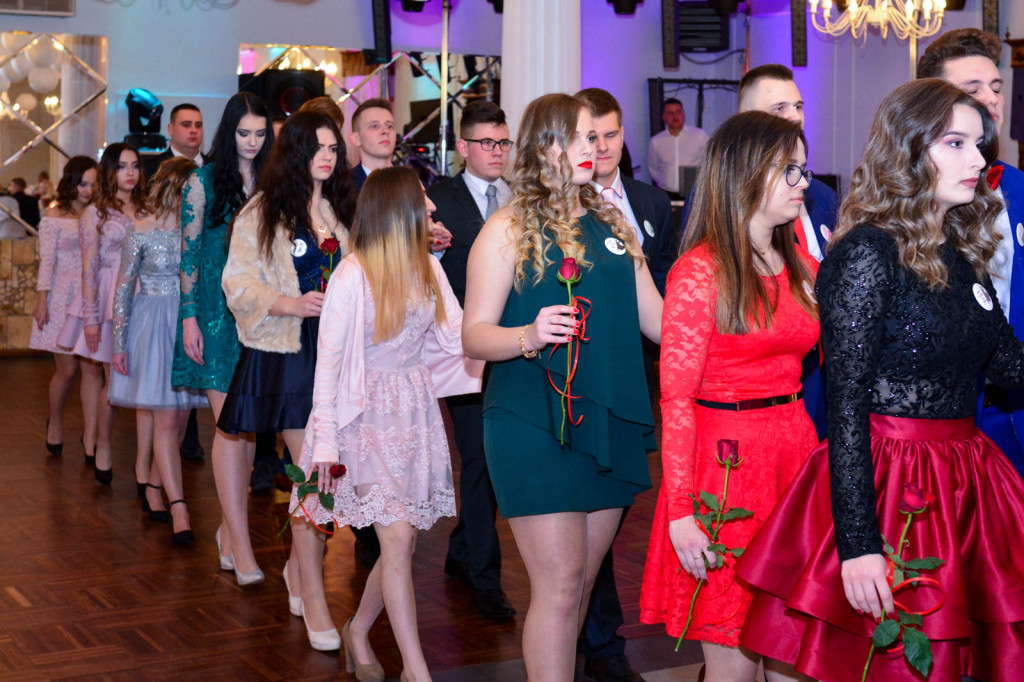 Studniówki 2018: Bal maturalny Zespół Szkół Centrum Kształcenia Praktycznego w Grodkowie [fotorelacja]