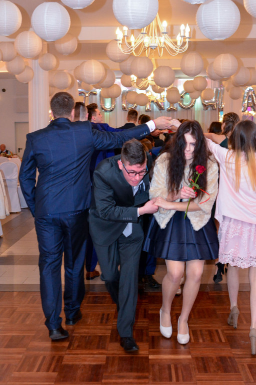 Studniówki 2018: Bal maturalny Zespół Szkół Centrum Kształcenia Praktycznego w Grodkowie [fotorelacja]