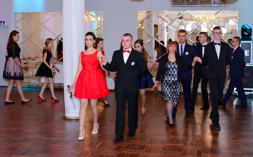 Studniówki 2018: Bal maturalny Zespół Szkół Centrum Kształcenia Praktycznego w Grodkowie [fotorelacja]
