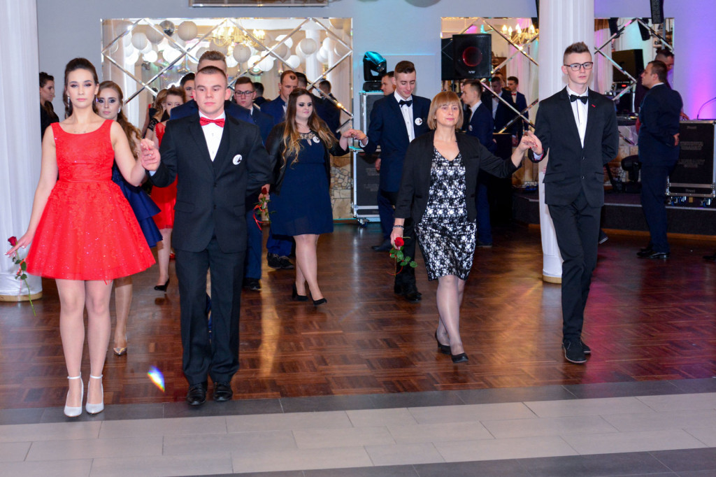 Studniówki 2018: Bal maturalny Zespół Szkół Centrum Kształcenia Praktycznego w Grodkowie [fotorelacja]