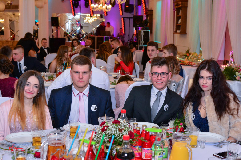 Studniówki 2018: Bal maturalny Zespół Szkół Centrum Kształcenia Praktycznego w Grodkowie [fotorelacja]