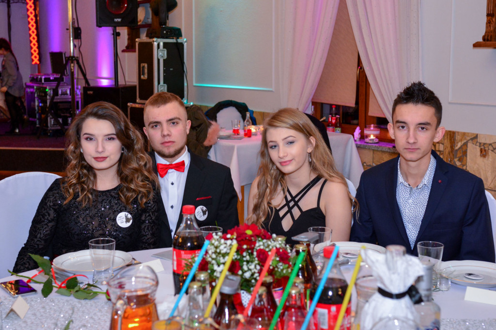 Studniówki 2018: Bal maturalny Zespół Szkół Centrum Kształcenia Praktycznego w Grodkowie [fotorelacja]
