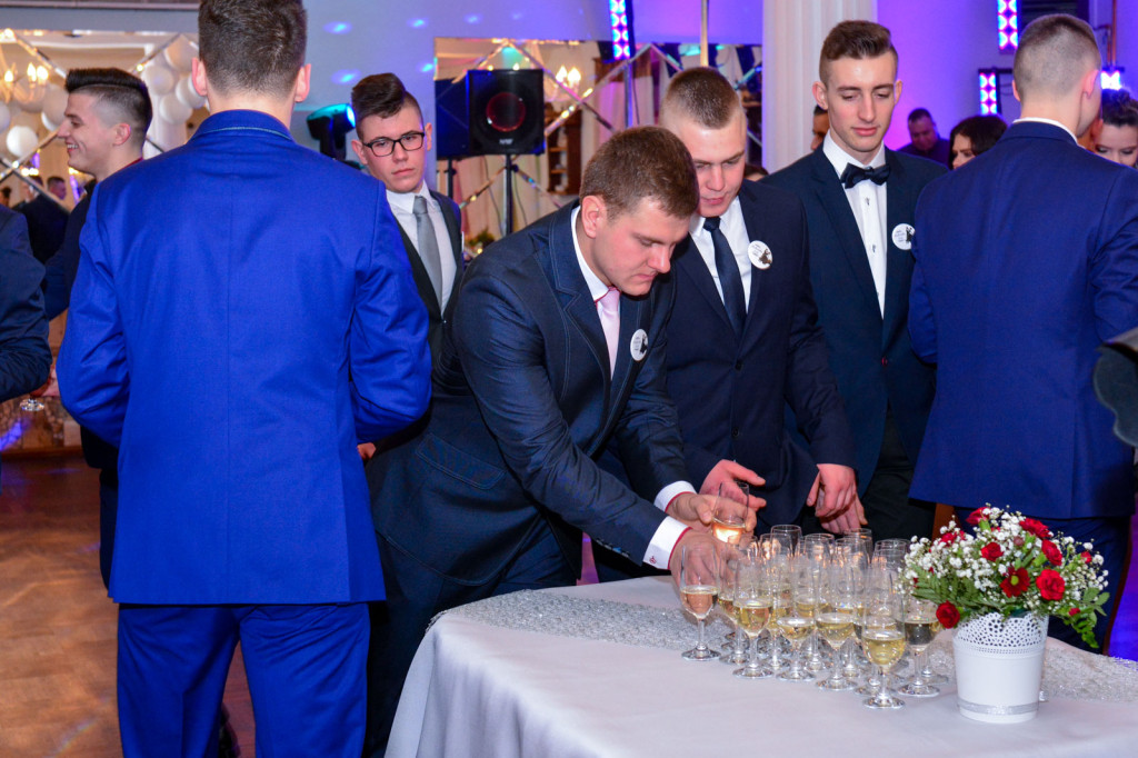 Studniówki 2018: Bal maturalny Zespół Szkół Centrum Kształcenia Praktycznego w Grodkowie [fotorelacja]