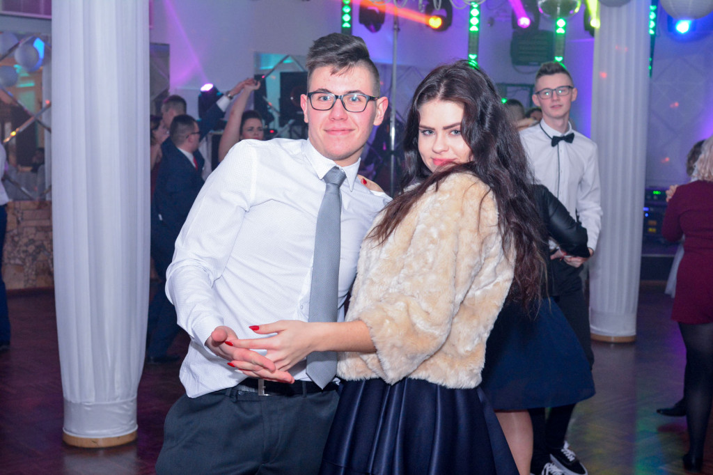 Studniówki 2018: Bal maturalny Zespół Szkół Centrum Kształcenia Praktycznego w Grodkowie [fotorelacja]