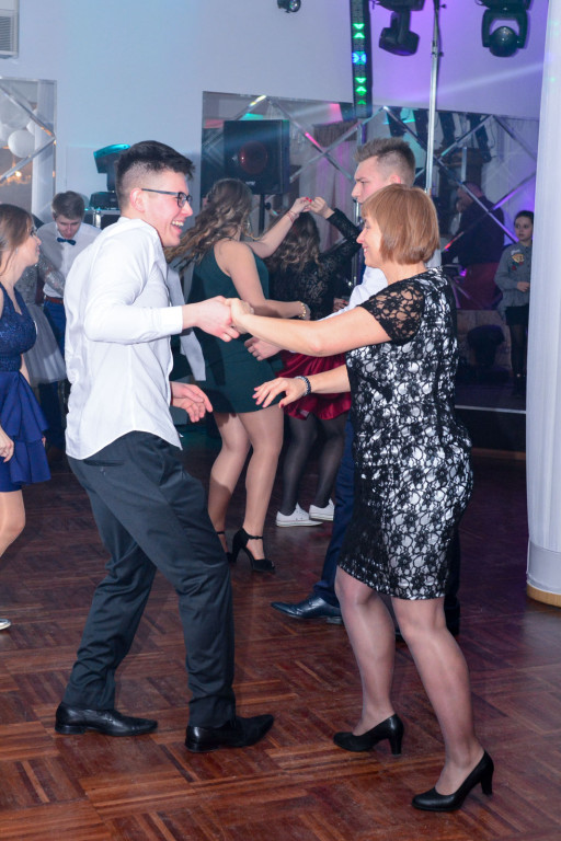 Studniówki 2018: Bal maturalny Zespół Szkół Centrum Kształcenia Praktycznego w Grodkowie [fotorelacja]