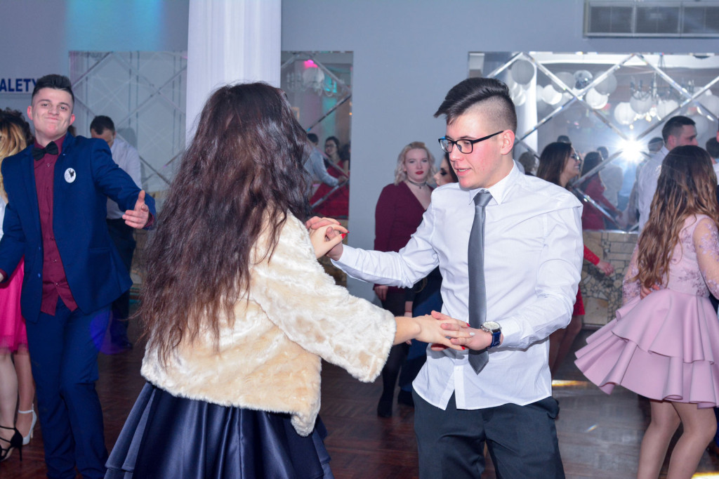 Studniówki 2018: Bal maturalny Zespół Szkół Centrum Kształcenia Praktycznego w Grodkowie [fotorelacja]