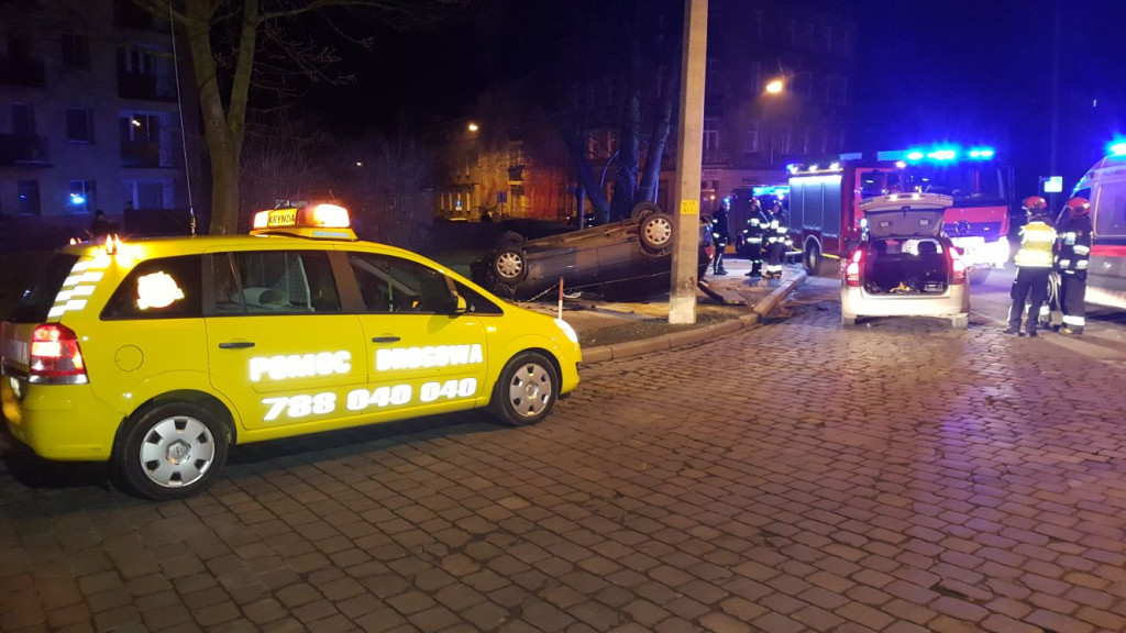 Spowodował wypadek i uciekł. 26-latek usłyszał zarzut