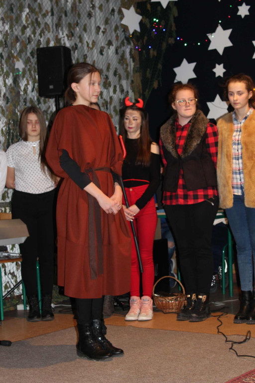 Narodzenia Jezusa w Betlejem i spisek Heroda  w wykonaniu uczniów PZSP w Olszance