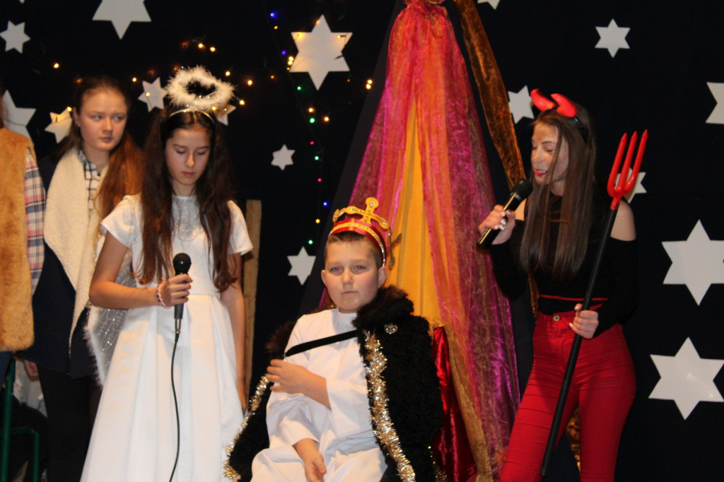 Narodzenia Jezusa w Betlejem i spisek Heroda  w wykonaniu uczniów PZSP w Olszance