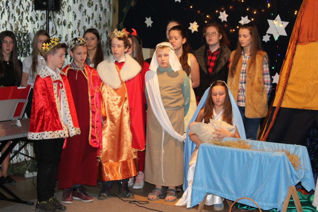 Narodzenia Jezusa w Betlejem i spisek Heroda  w wykonaniu uczniów PZSP w Olszance